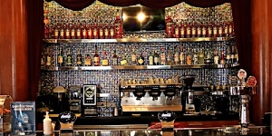 bar, caffè, bottiglie, bancone, liquori, mensole, tazze, tazzine, macchina, bibite, luci, banco, mosaico, ripiani, espresso