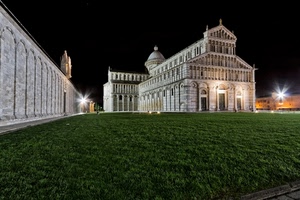 prato, notturno, notte, verde, cattedrale, chiesa, facciata, luci, pisa, piazza, erba, basilica, cupola